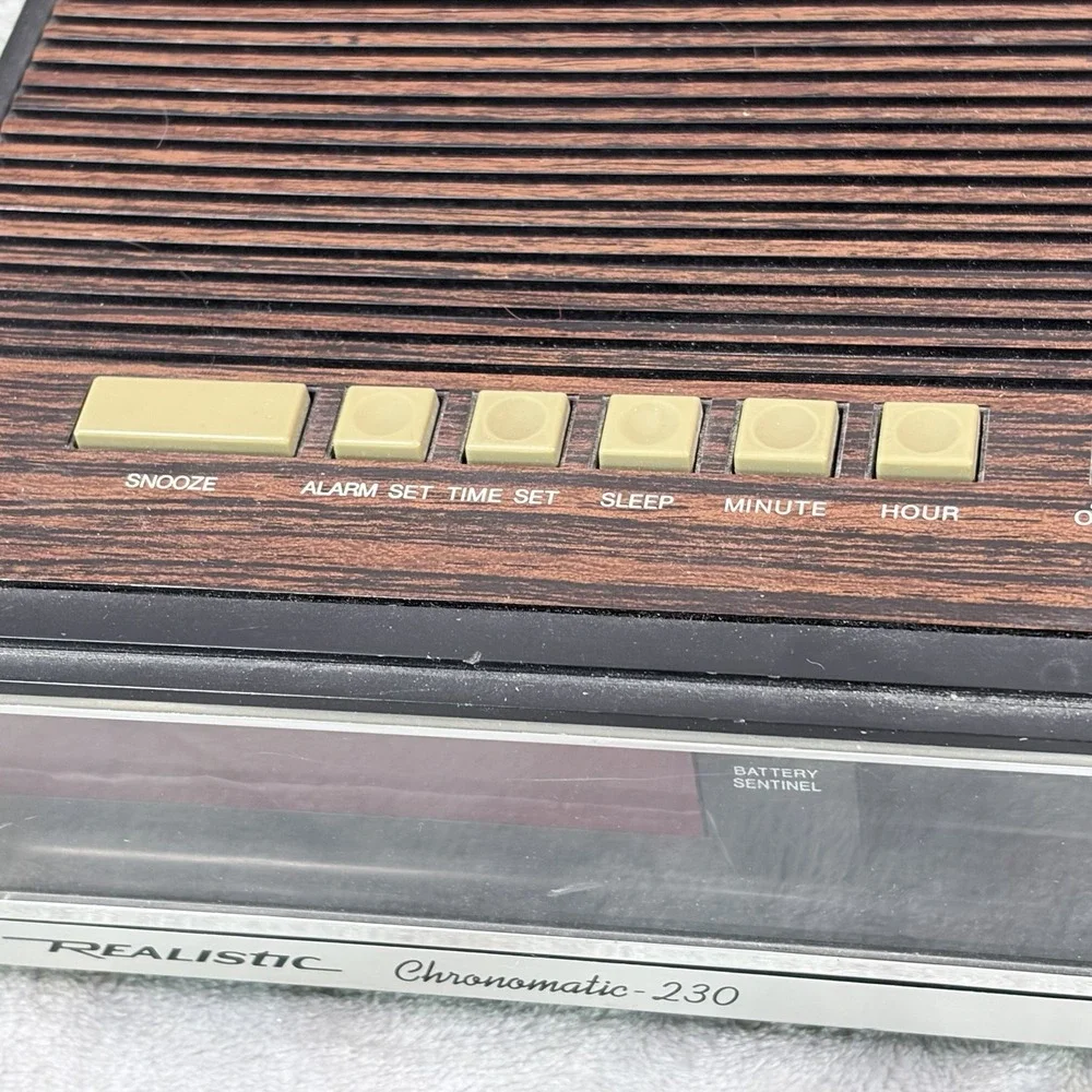 Vintage Realistic Chronomatic-230 Alarm Clock Radio‎ AM/FM Woodgrain Tested